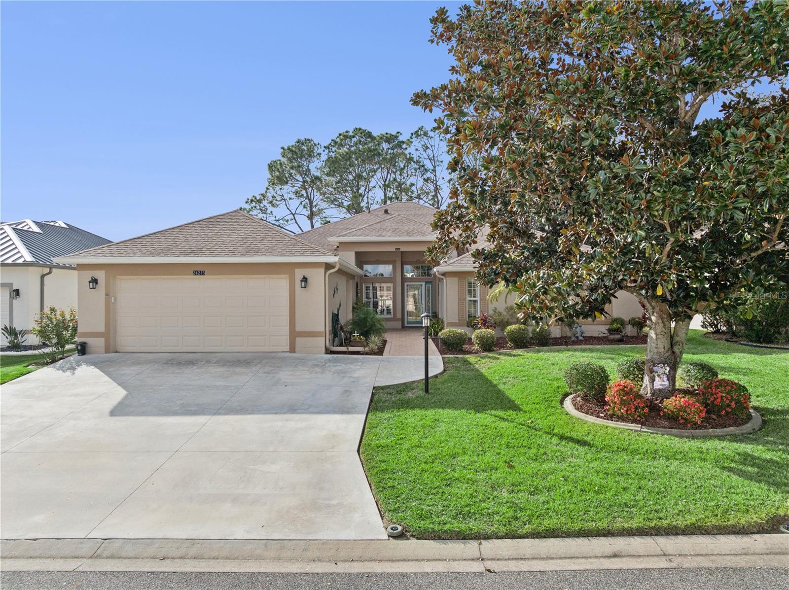 Single Family Residence in LEESBURG, FL - Daniel Dourado