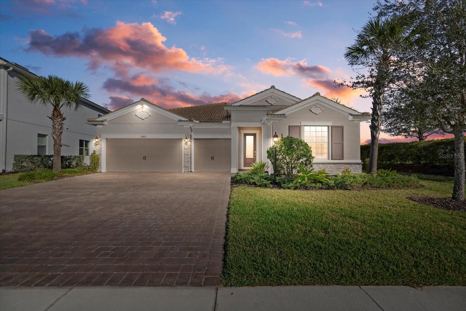 Single Family Residence in LAKEWOOD RANCH, FL - Daniel Dourado