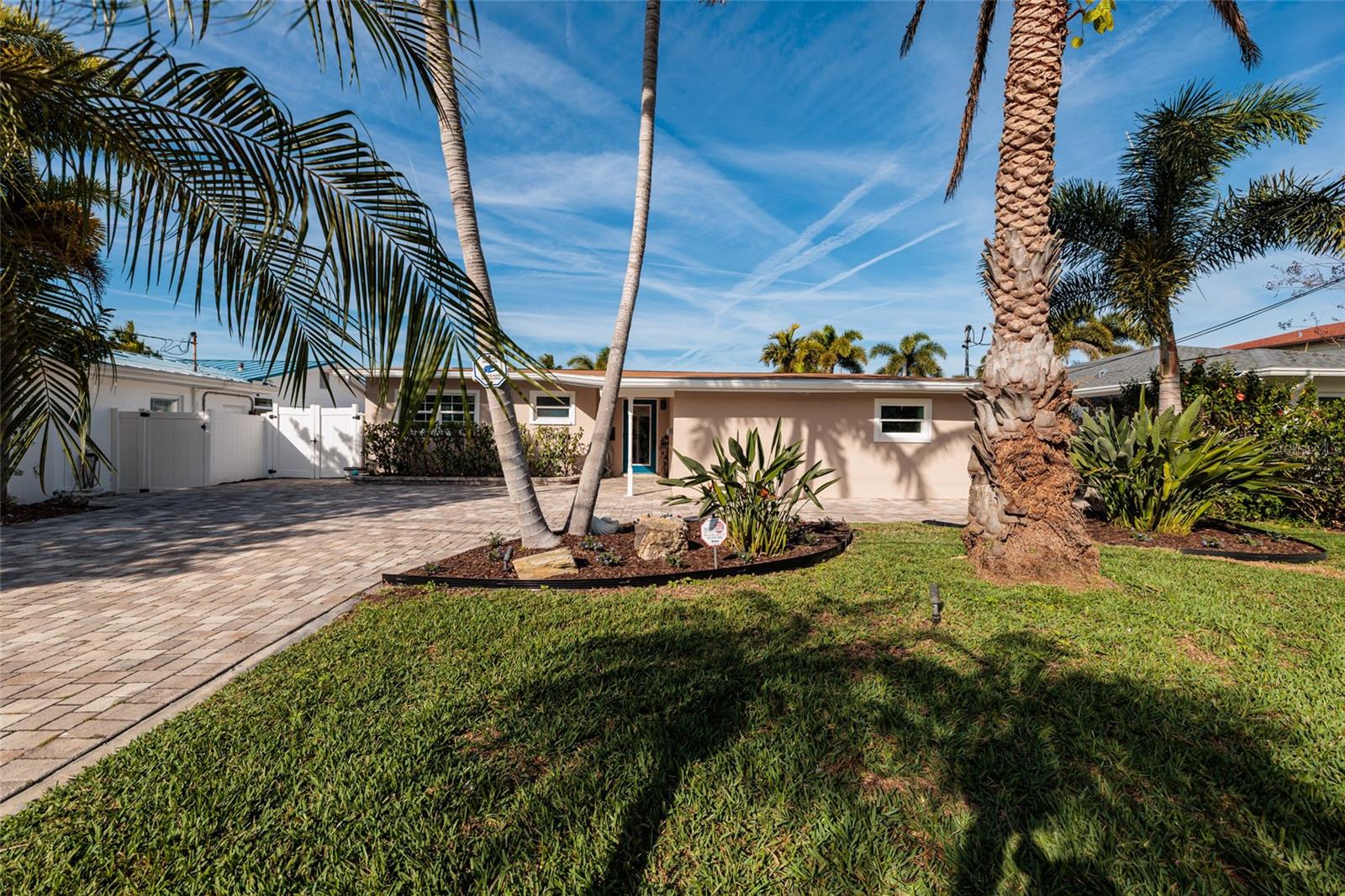 Single Family Residence em ST PETERSBURG, FL - Daniel Dourado