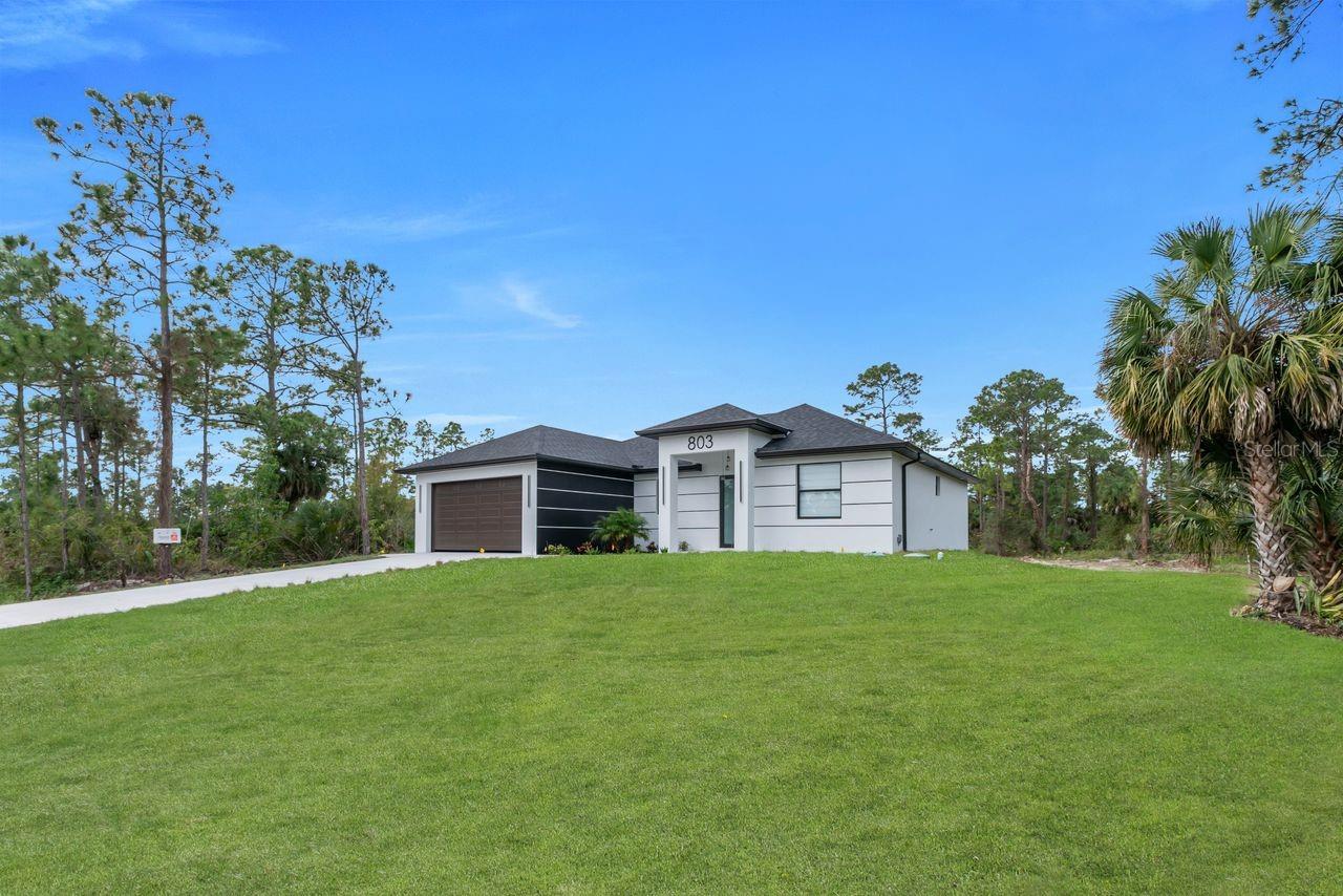 Single Family Residence in LEHIGH ACRES, FL - Daniel Dourado