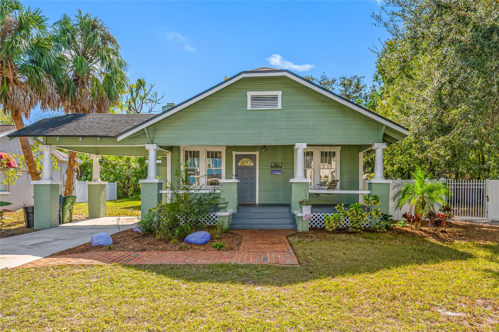 Single Family Residence in TAMPA, FL - Daniel Dourado
