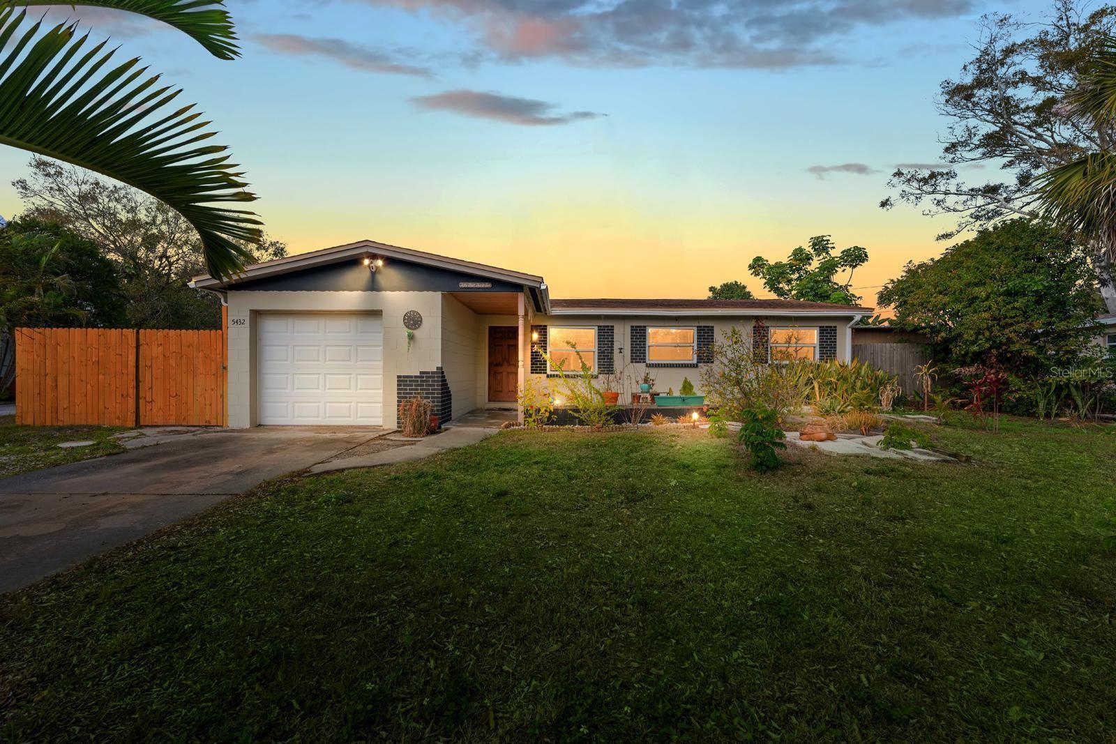 Single Family Residence em ST PETERSBURG, FL - Daniel Dourado