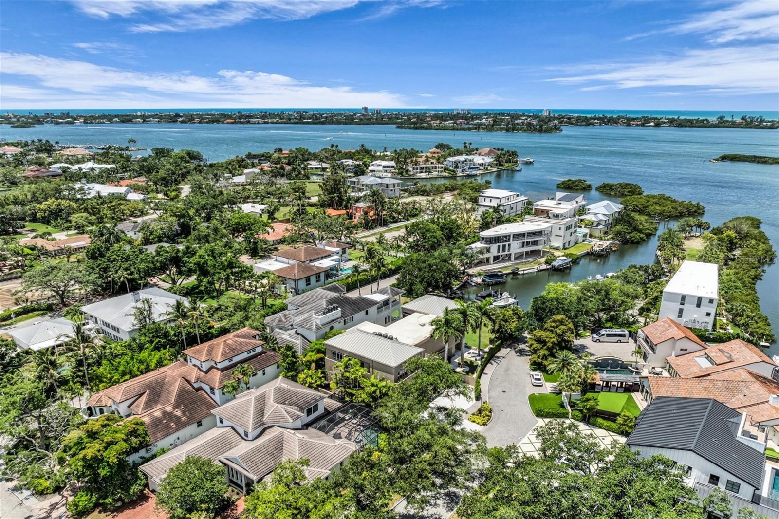 Single Family Residence in SARASOTA, FL - Daniel Dourado