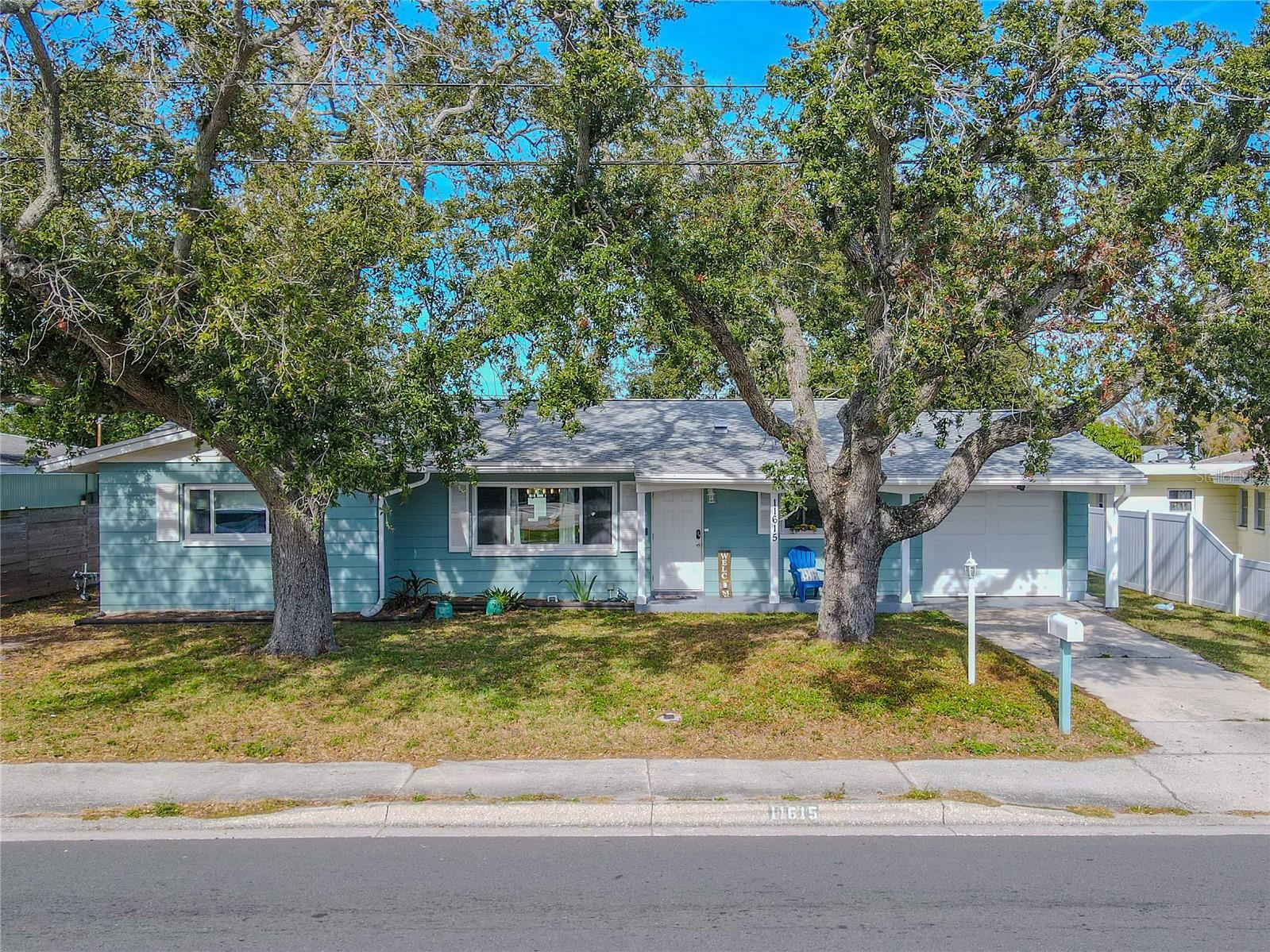 Single Family Residence em SEMINOLE, FL - Daniel Dourado