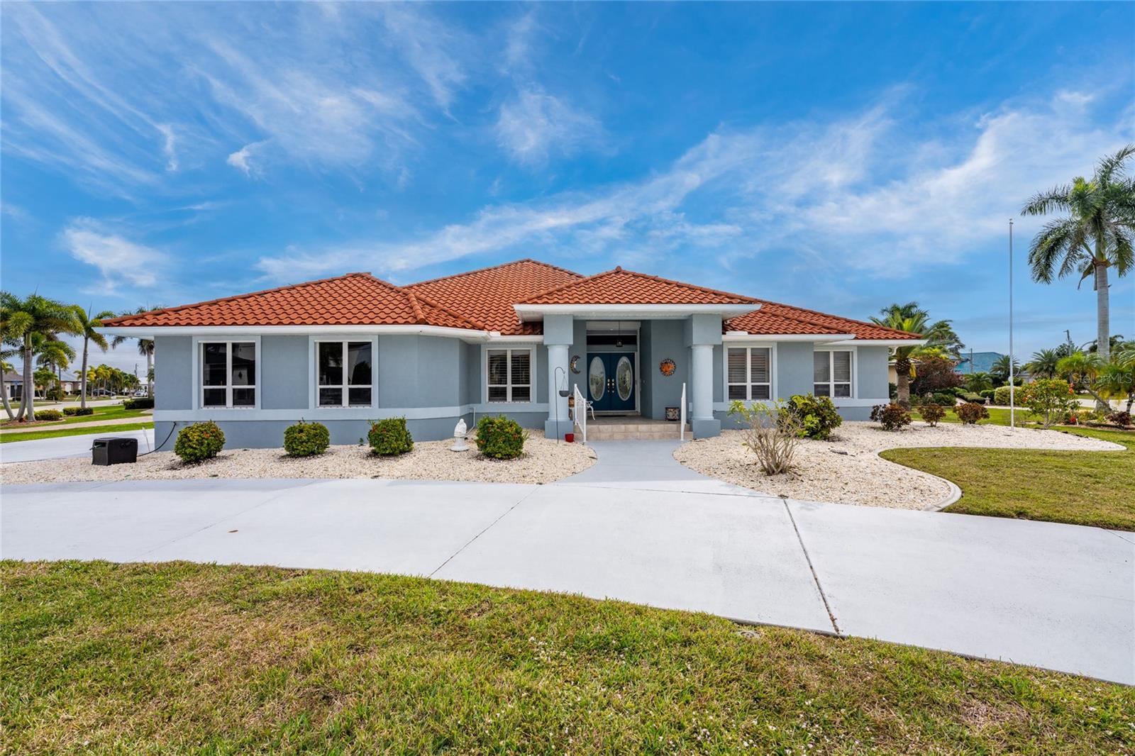 Single Family Residence in PUNTA GORDA, FL - Daniel Dourado