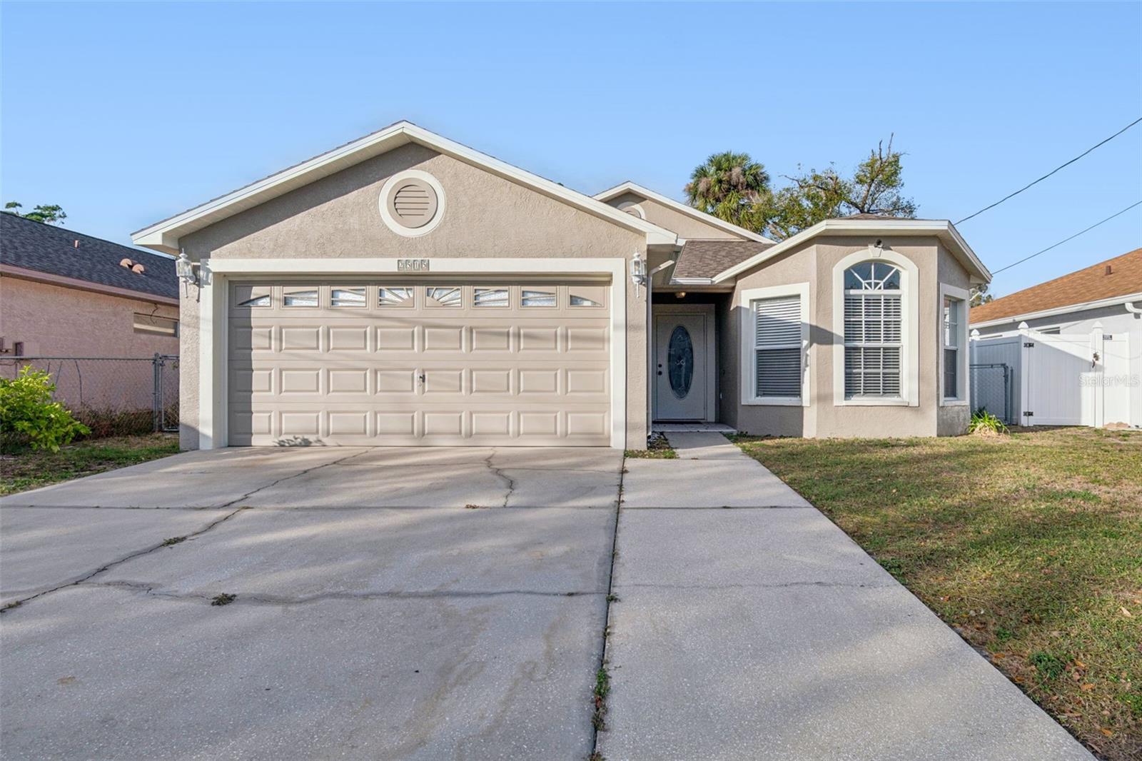 Single Family Residence in TAMPA, FL - Daniel Dourado
