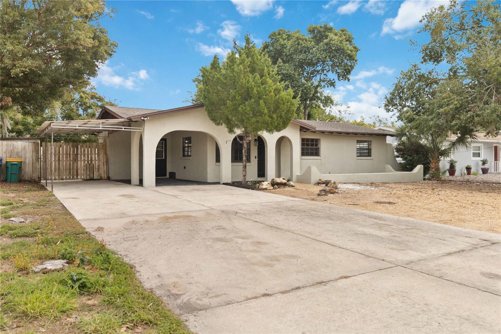 Single Family Residence in TAVARES, FL - Daniel Dourado