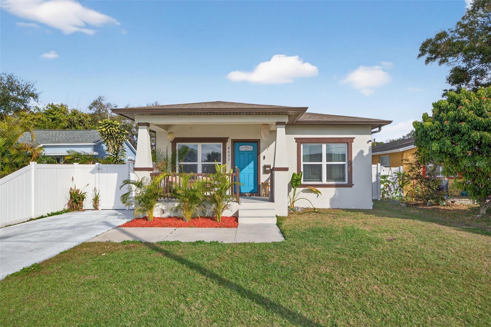 Single Family Residence em ST PETERSBURG, FL - Daniel Dourado