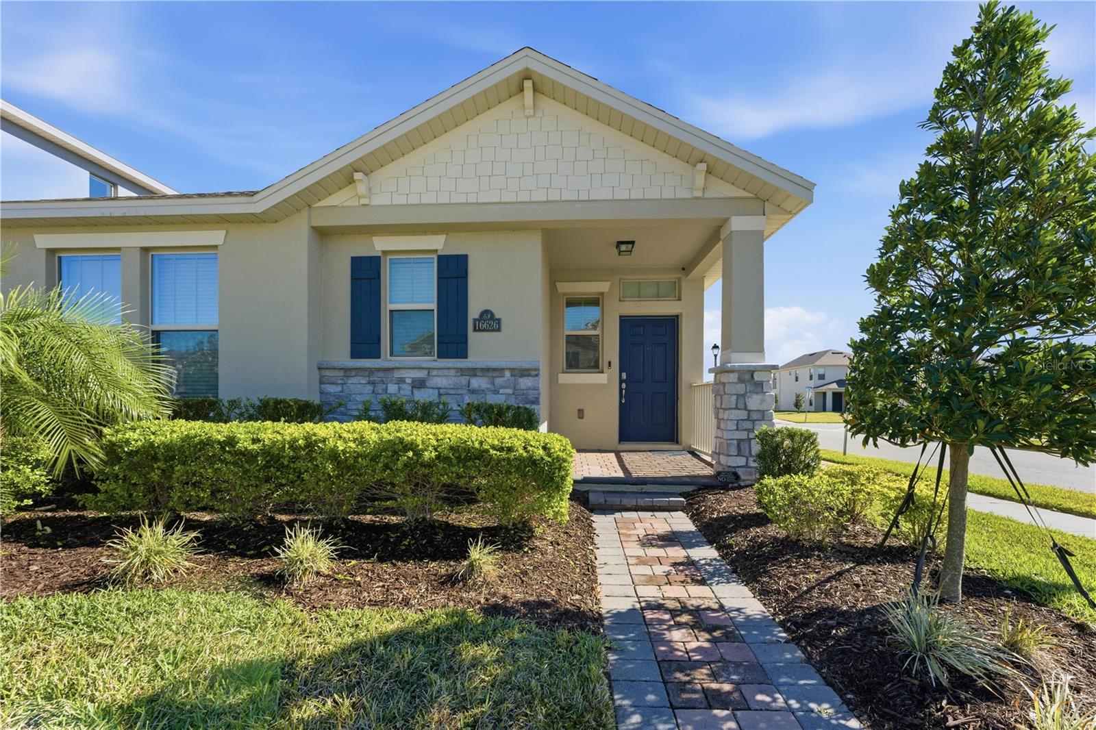 Single Family Residence in WINTER GARDEN, FL - Daniel Dourado