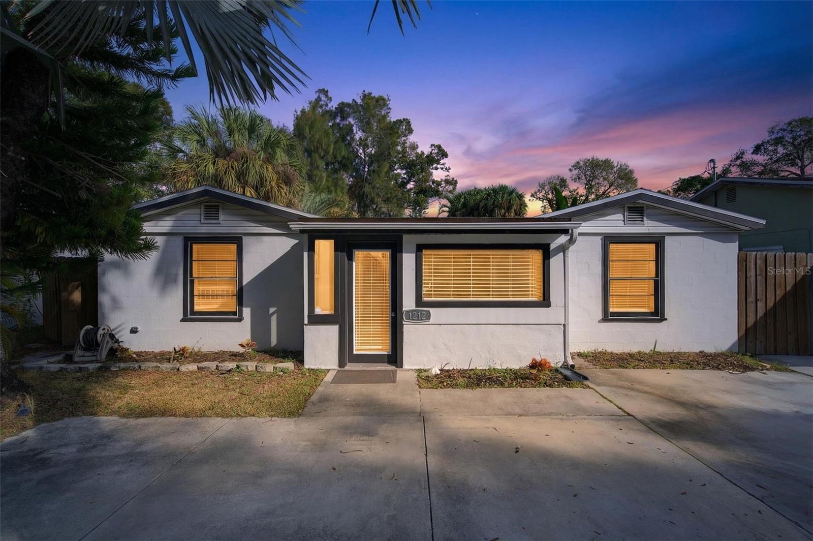 Single Family Residence in GULFPORT, FL - Daniel Dourado