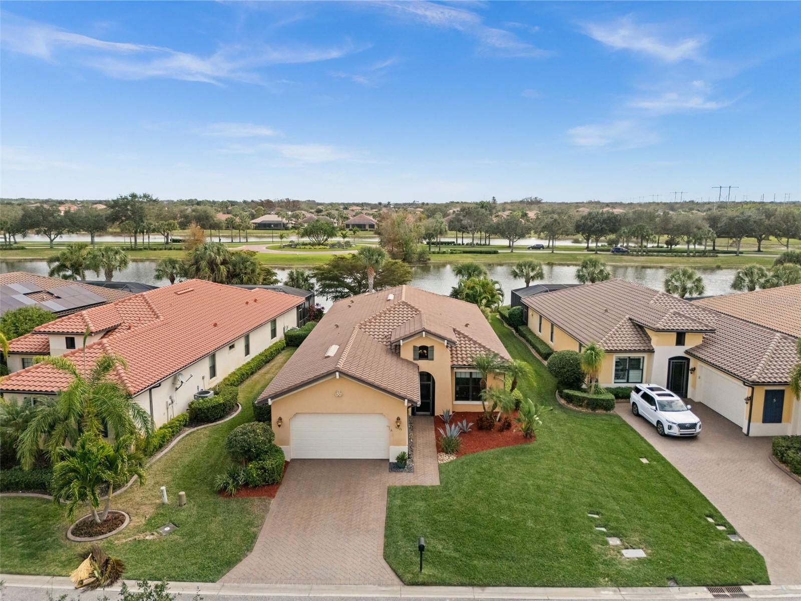 Single Family Residence in FORT MYERS, FL - Daniel Dourado