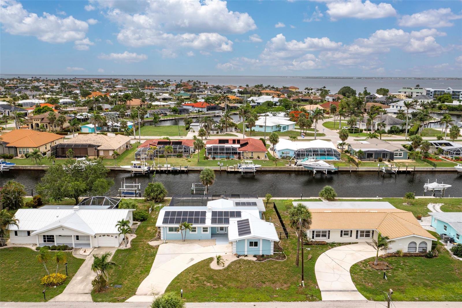 Single Family Residence in PUNTA GORDA, FL - Daniel Dourado