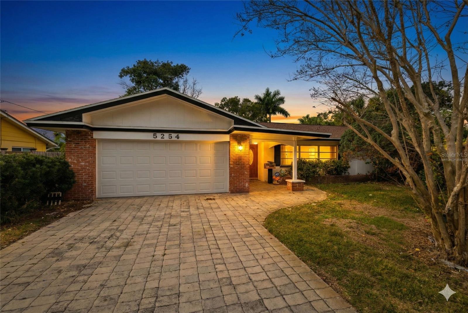 Single Family Residence em ST PETERSBURG, FL - Daniel Dourado