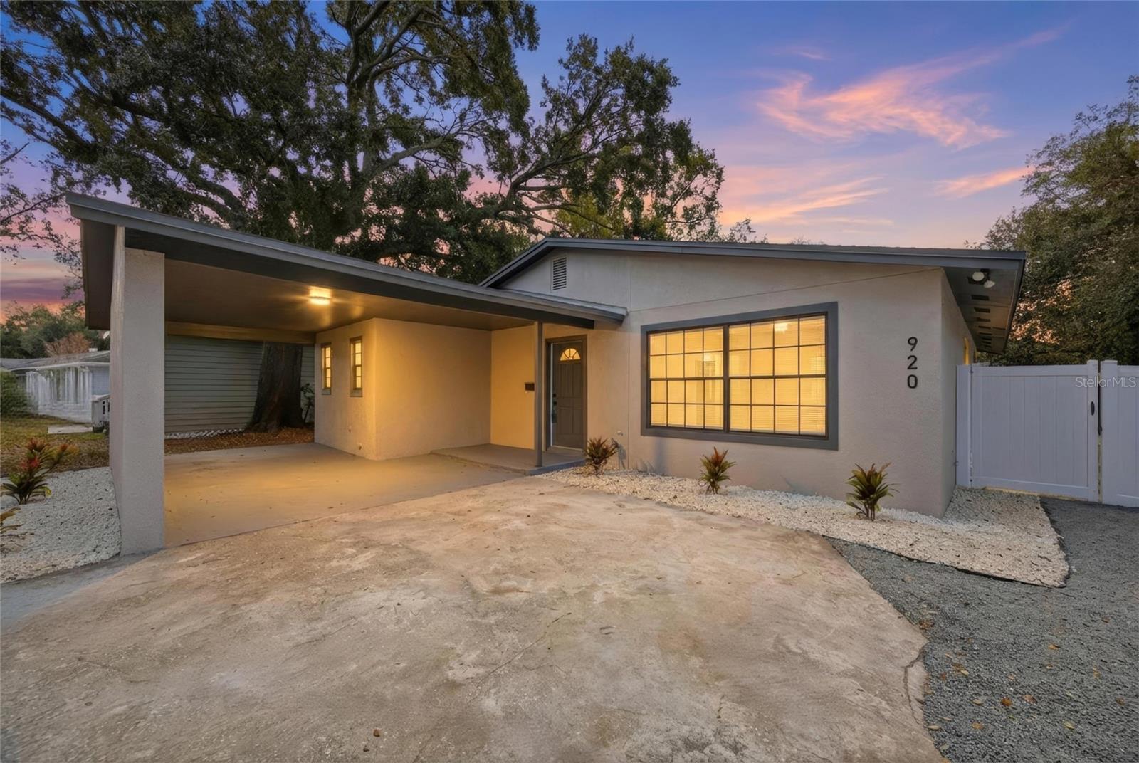 Single Family Residence in TAMPA, FL - Daniel Dourado