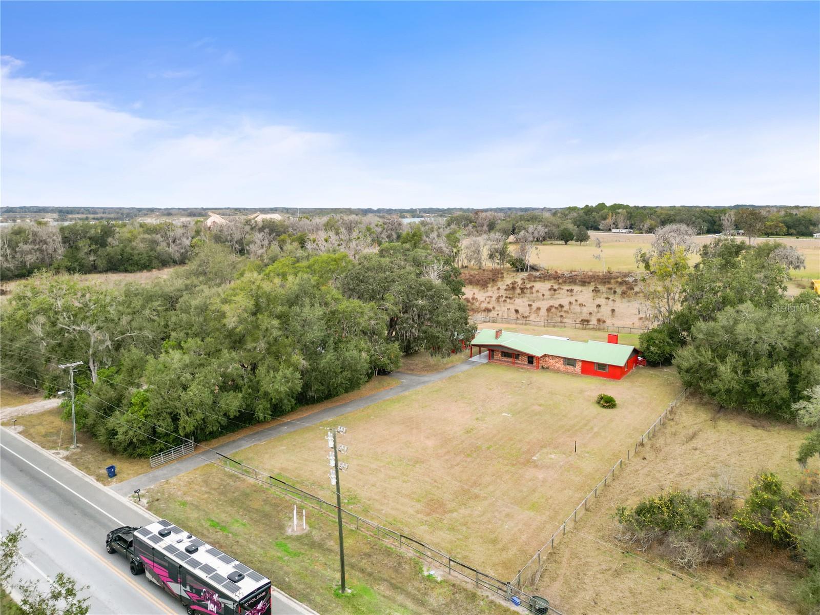 Single Family Residence em CENTER HILL, FL - Daniel Dourado