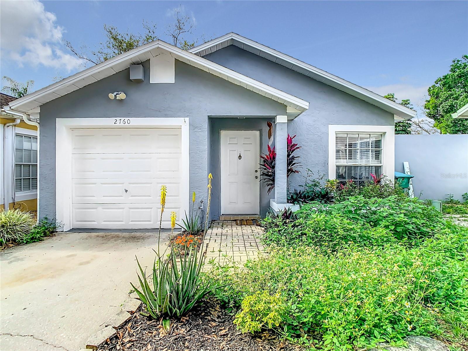 Single Family Residence in PALM HARBOR, FL - Daniel Dourado