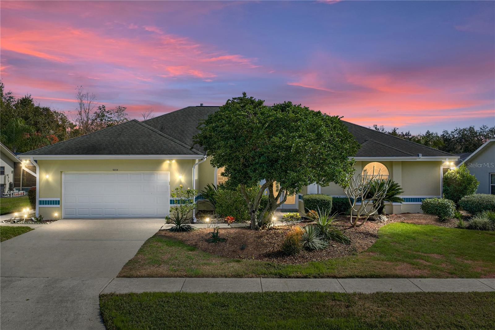 Single Family Residence em ZEPHYRHILLS, FL - Daniel Dourado