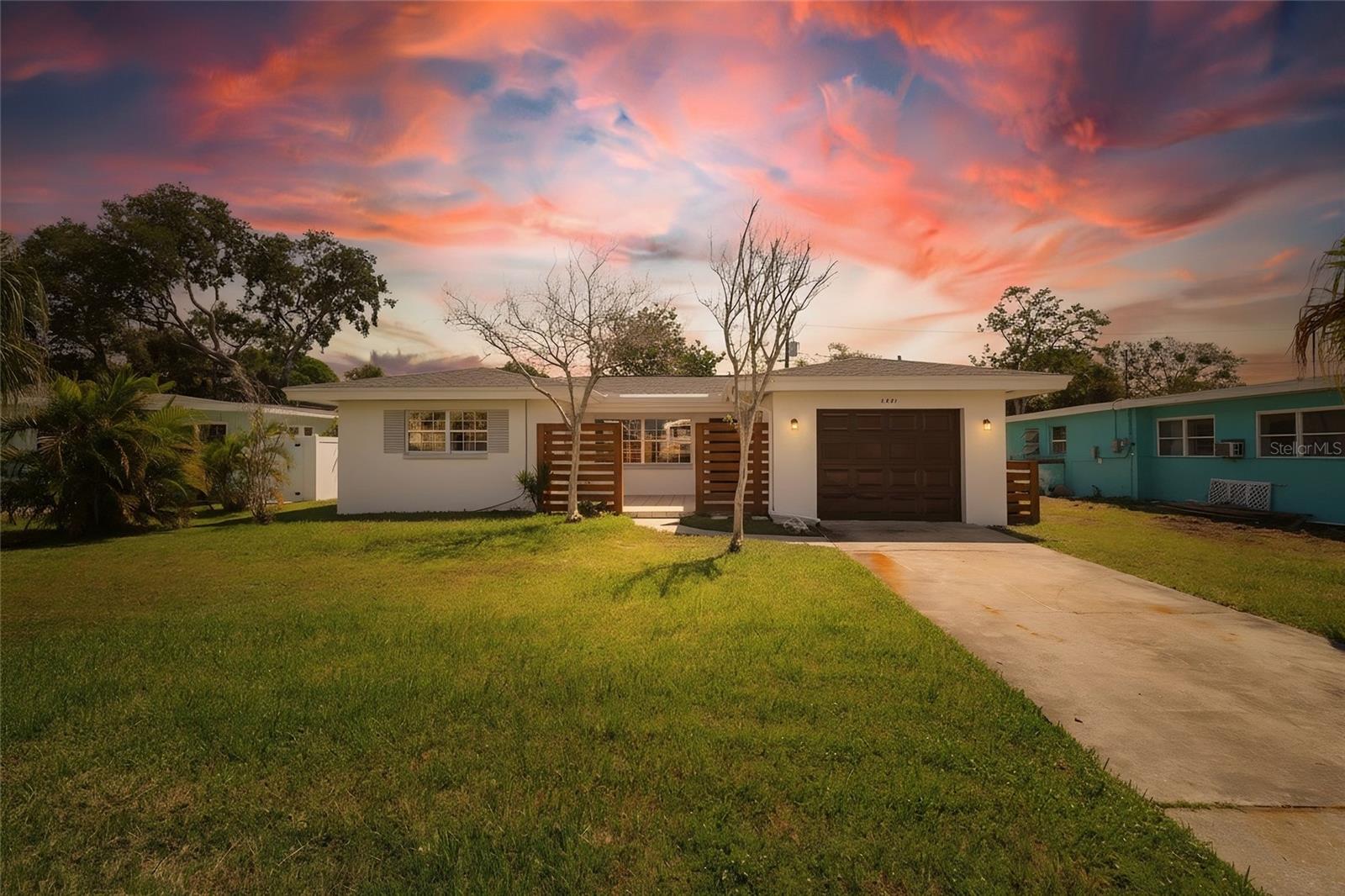 Single Family Residence in DUNEDIN, FL - Daniel Dourado