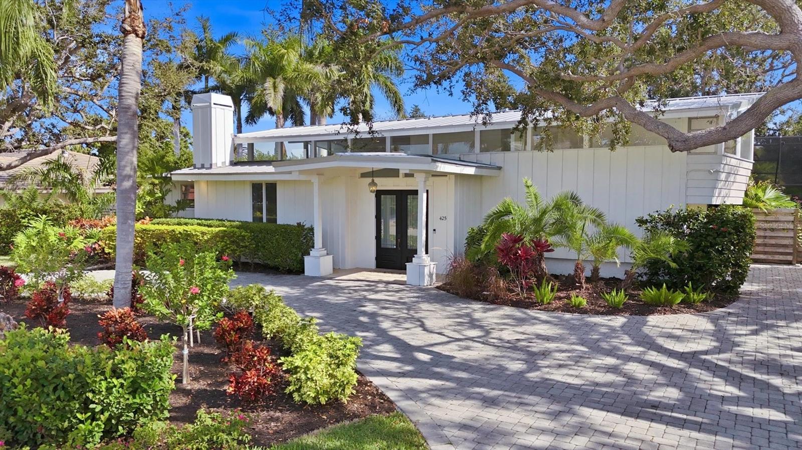 Single Family Residence in SARASOTA, FL - Daniel Dourado