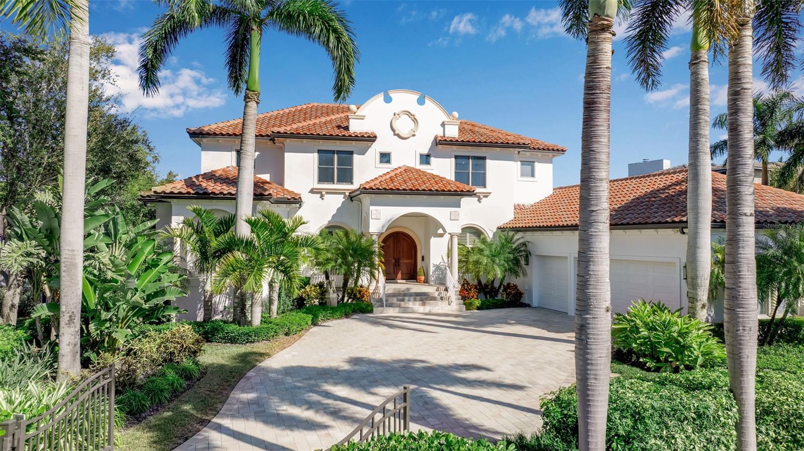 Single Family Residence in SARASOTA, FL - Daniel Dourado