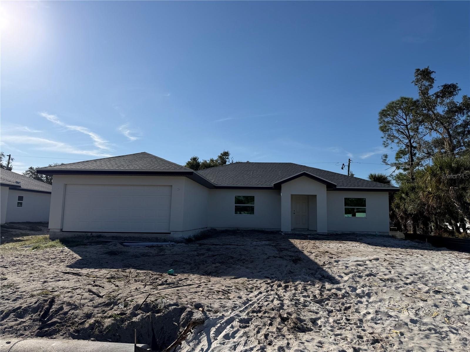Single Family Residence em PORT CHARLOTTE, FL - Daniel Dourado