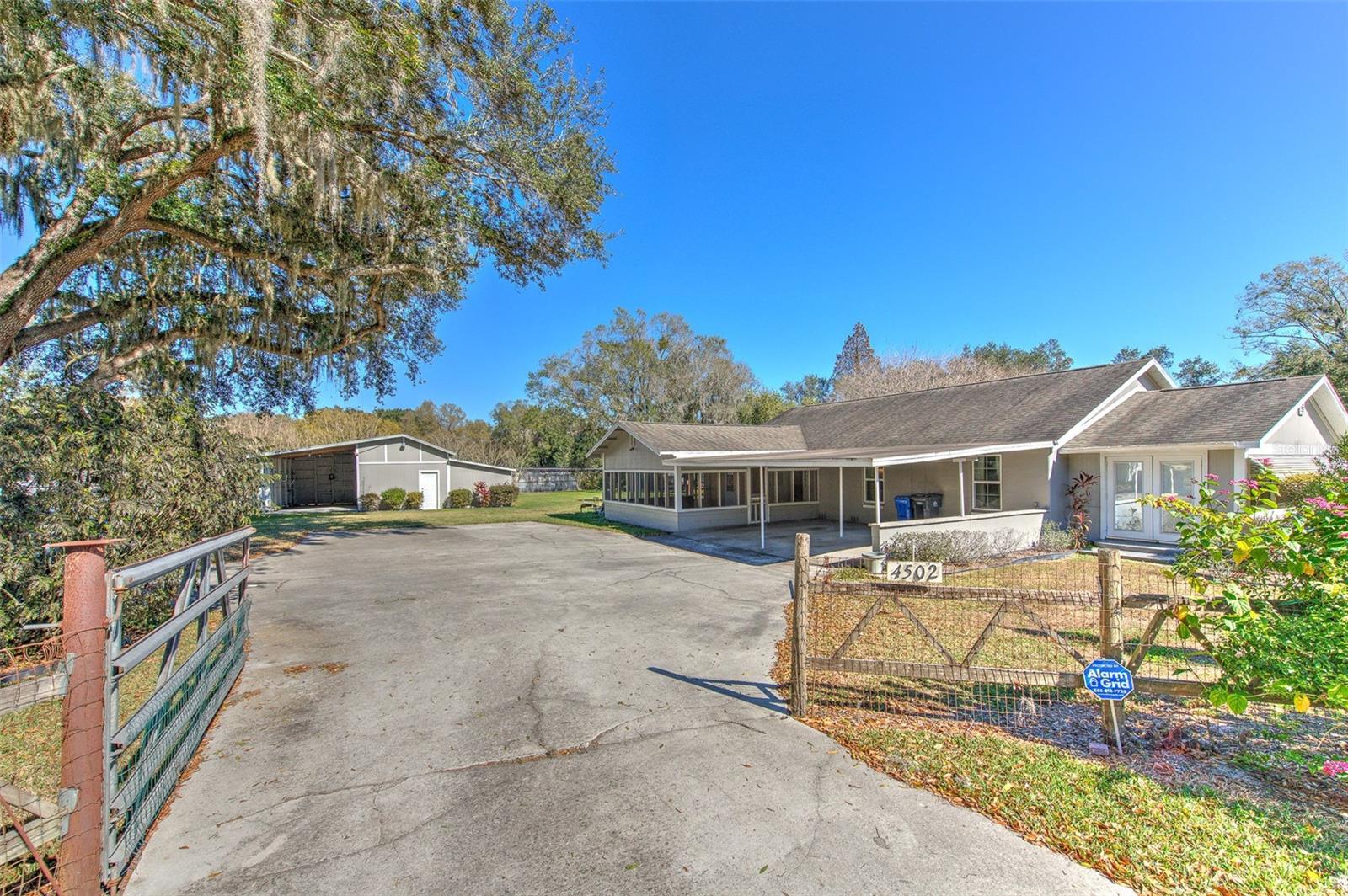 Single Family Residence in PLANT CITY, FL - Daniel Dourado