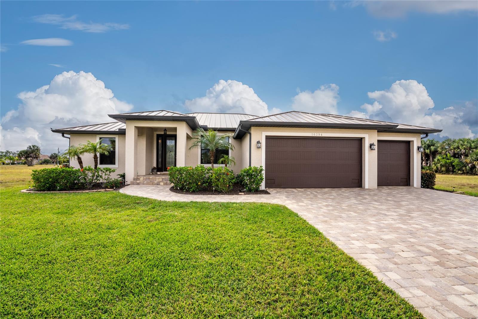 Single Family Residence in PUNTA GORDA, FL - Daniel Dourado