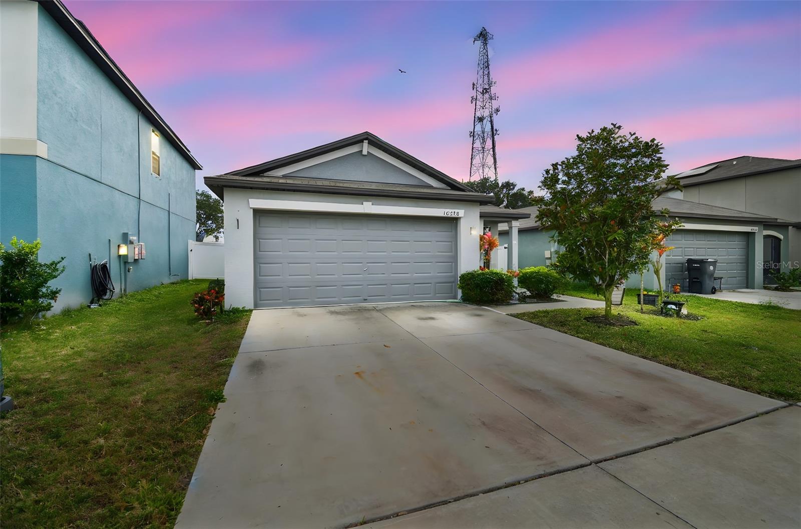 Single Family Residence in WIMAUMA, FL - Daniel Dourado