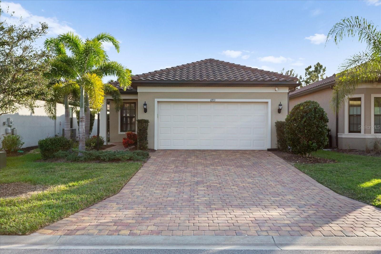 Single Family Residence in LAKEWOOD RANCH, FL - Daniel Dourado