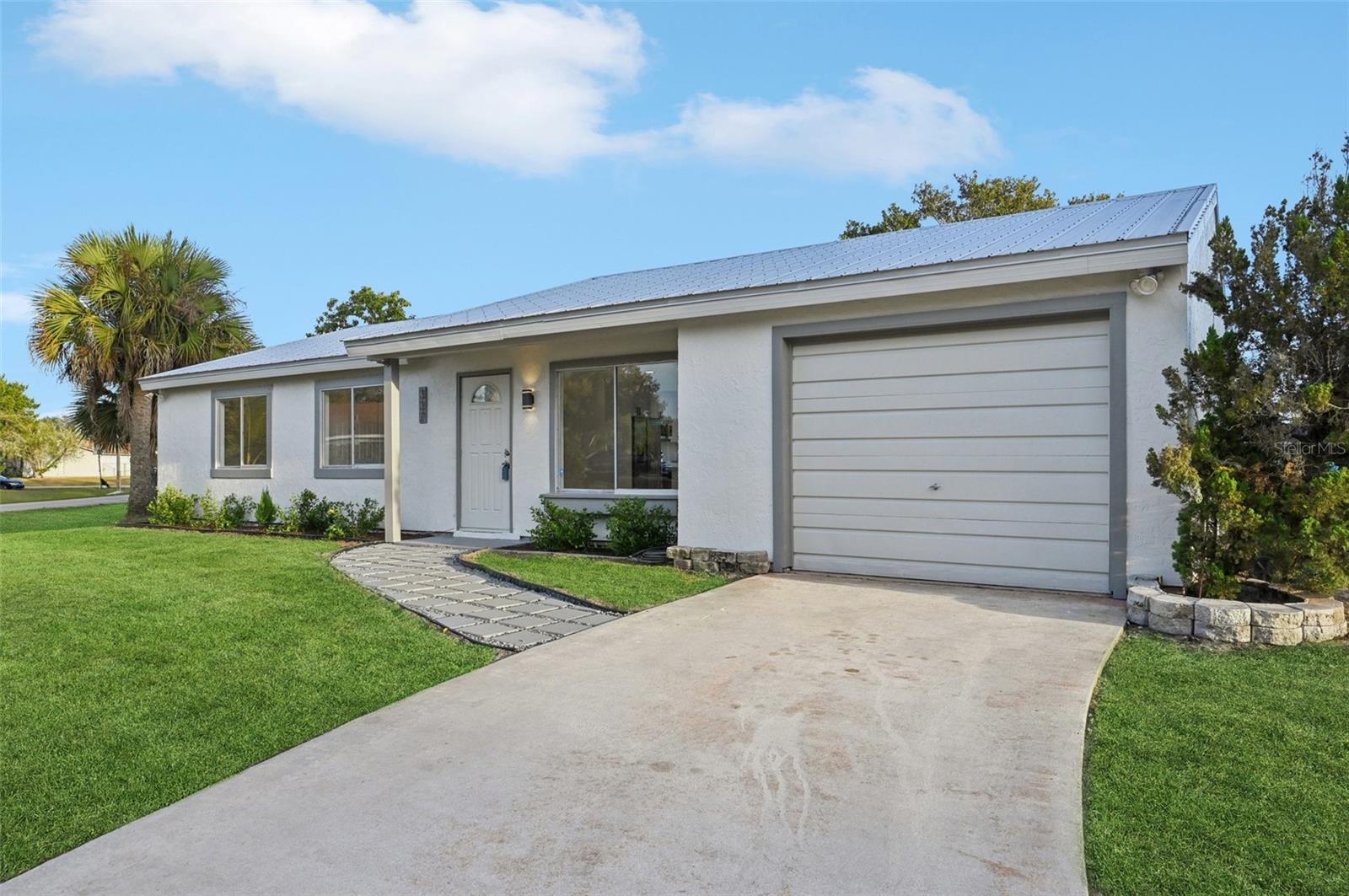 Single Family Residence in PORT ST LUCIE, FL - Daniel Dourado