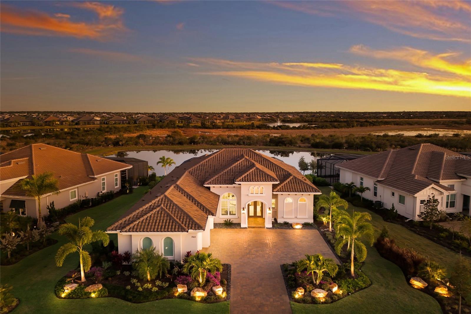 Single Family Residence in LAKEWOOD RANCH, FL - Daniel Dourado