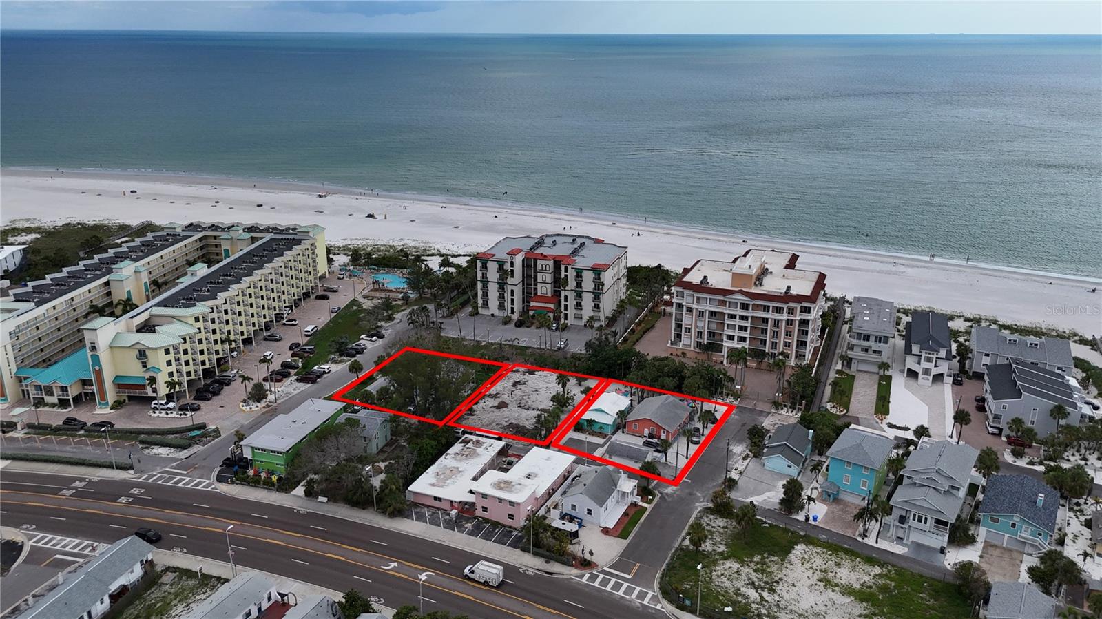 Single Family Residence em TREASURE ISLAND, FL - Daniel Dourado