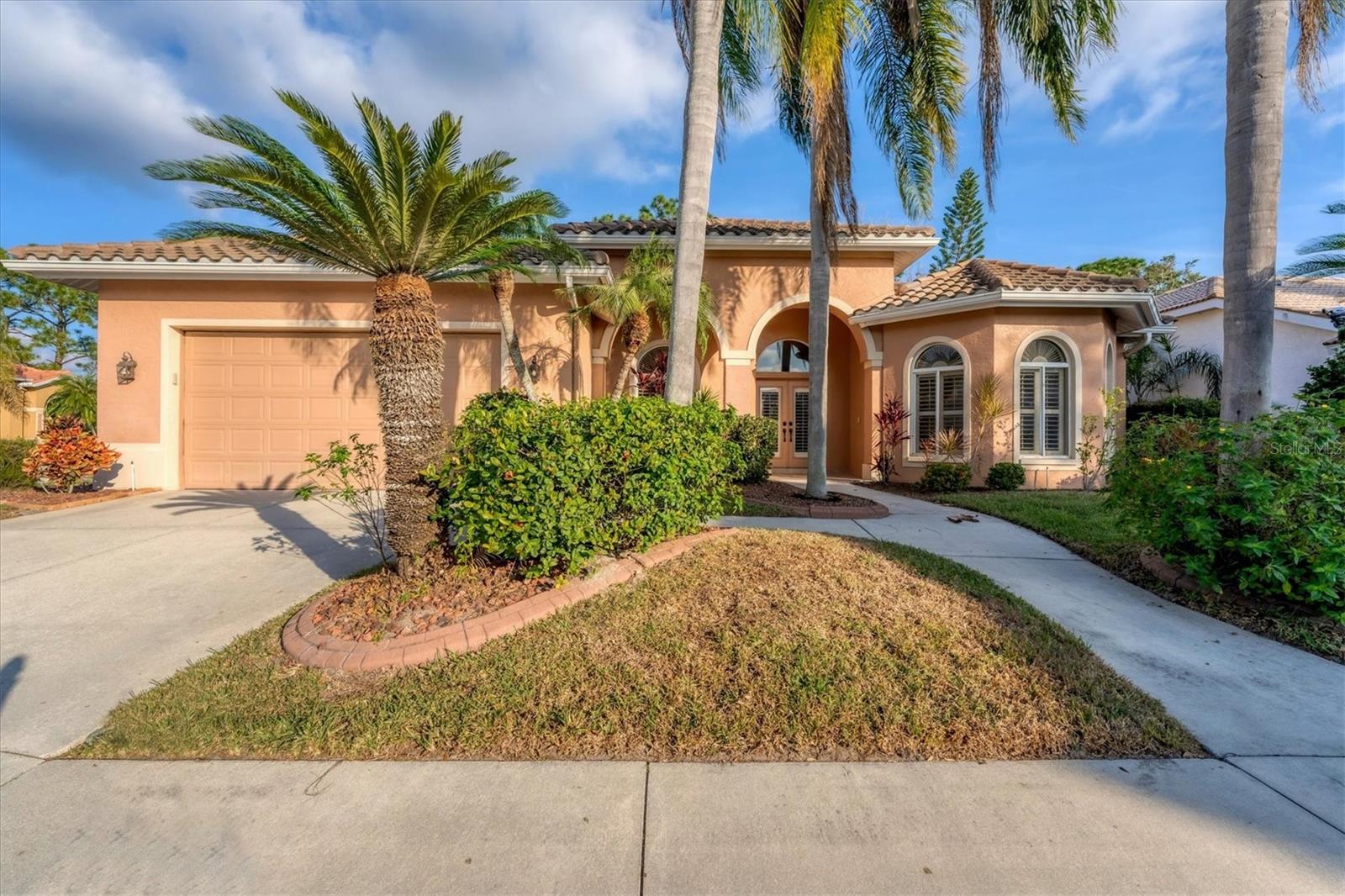 Single Family Residence in SARASOTA, FL - Daniel Dourado