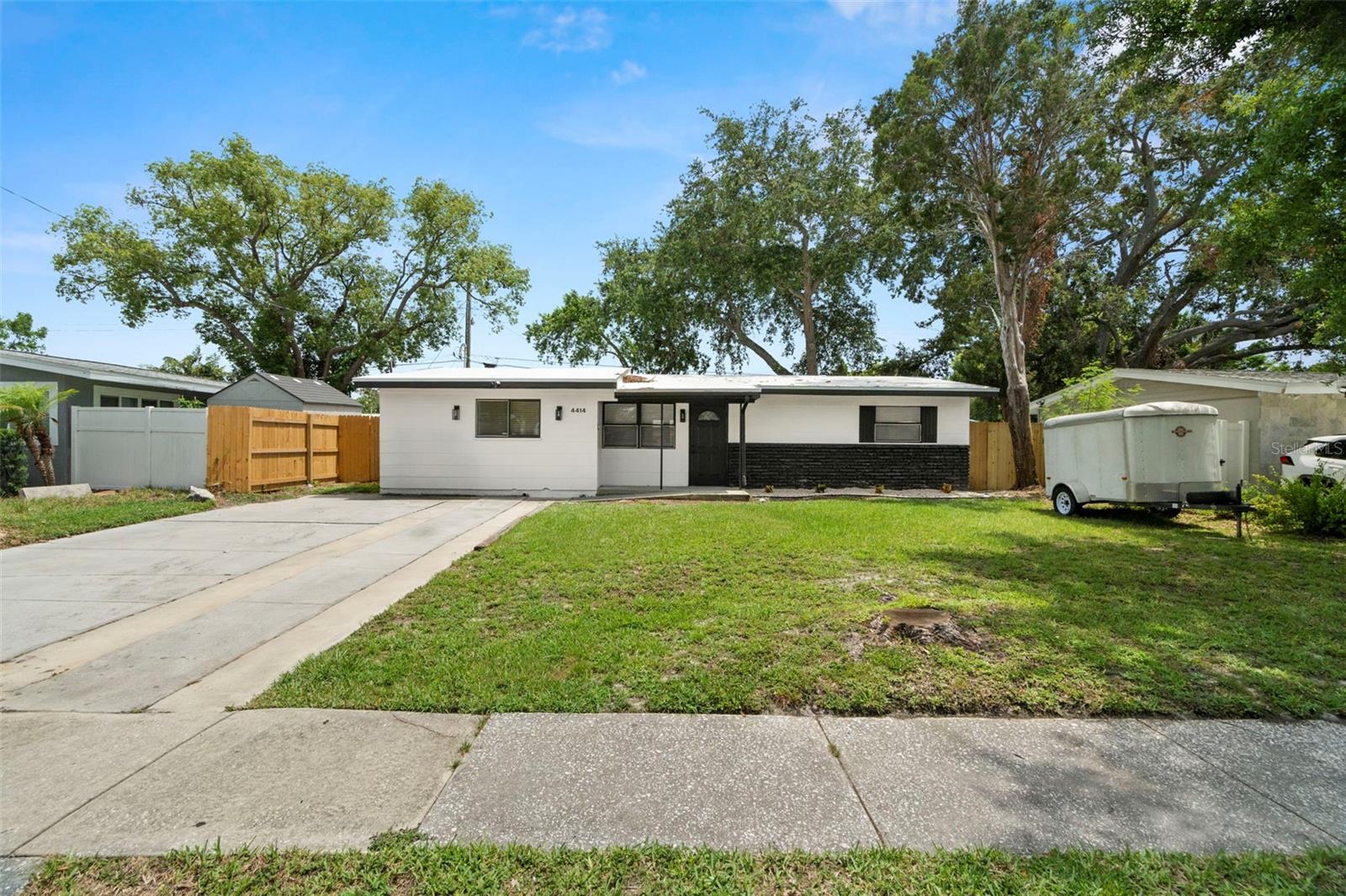 Single Family Residence in TAMPA, FL - Daniel Dourado