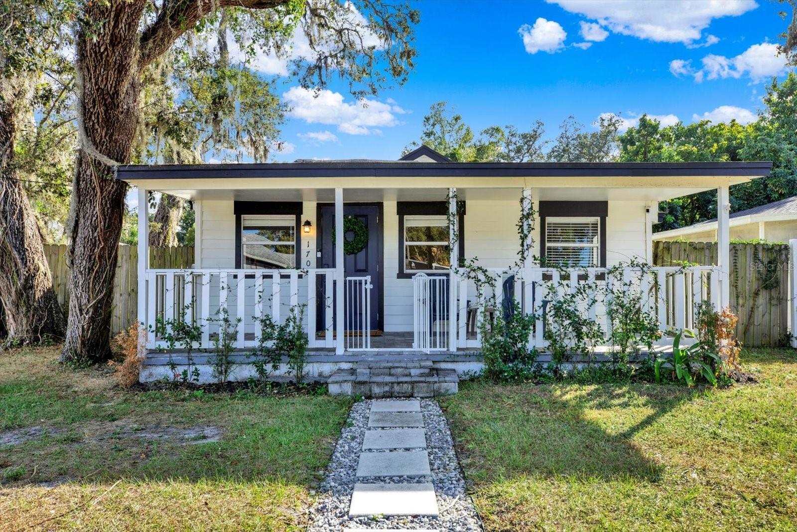 Single Family Residence in TAMPA, FL - Daniel Dourado