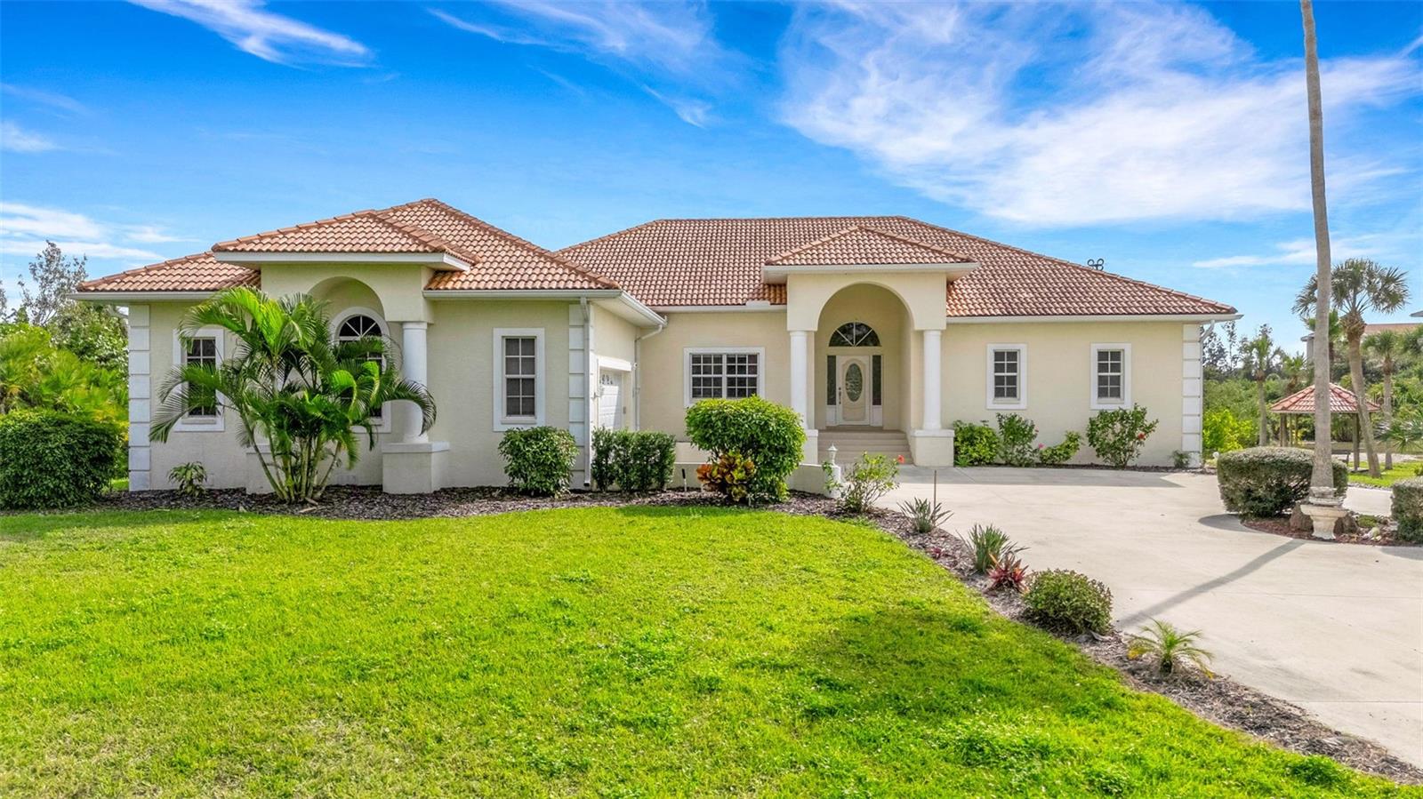Single Family Residence in NOKOMIS, FL - Daniel Dourado