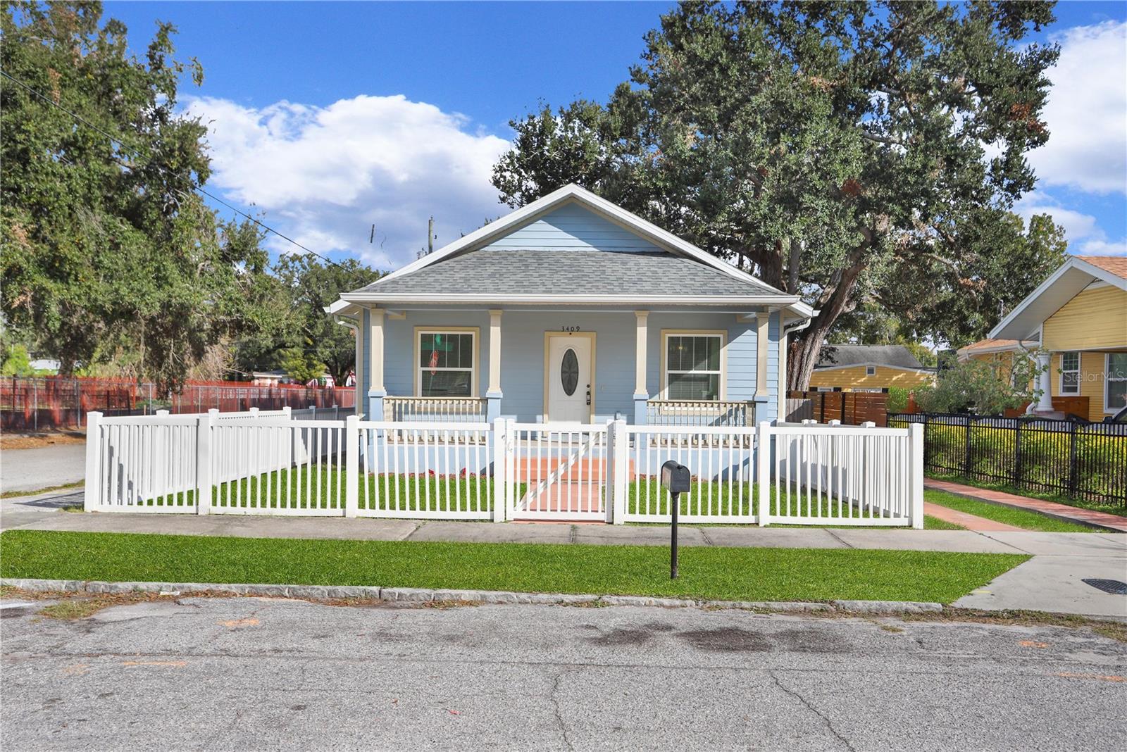 Single Family Residence in TAMPA, FL - Daniel Dourado
