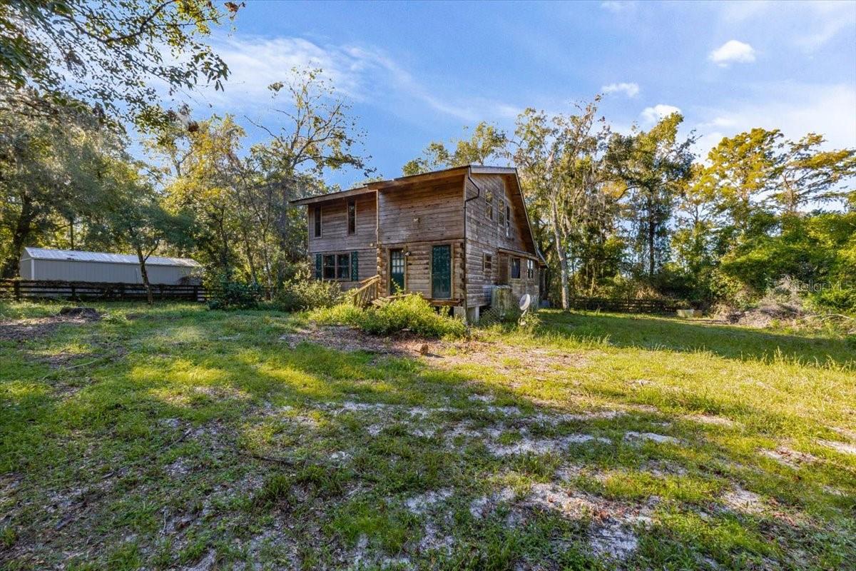 Single Family Residence in FLORAL CITY, FL - Daniel Dourado