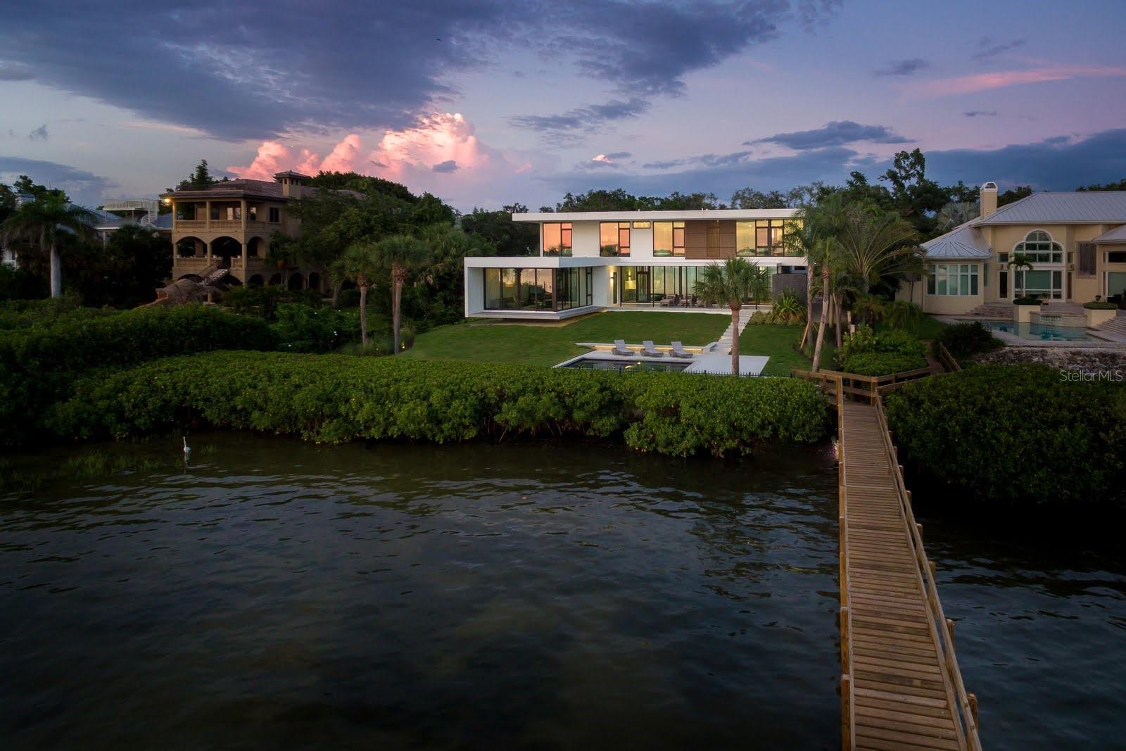 Single Family Residence in SARASOTA, FL - Daniel Dourado