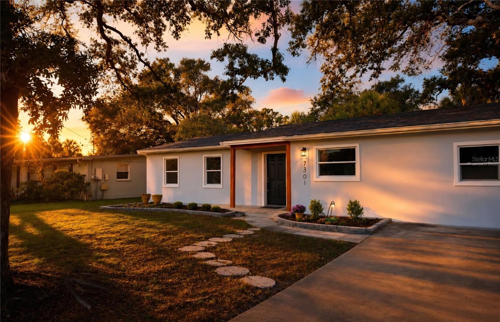 Single Family Residence in TAMPA, FL - Daniel Dourado