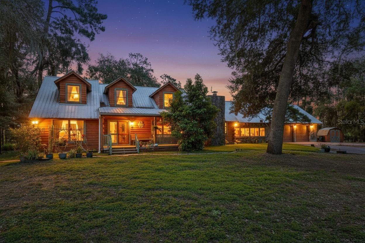 Single Family Residence in DOVER, FL - Daniel Dourado