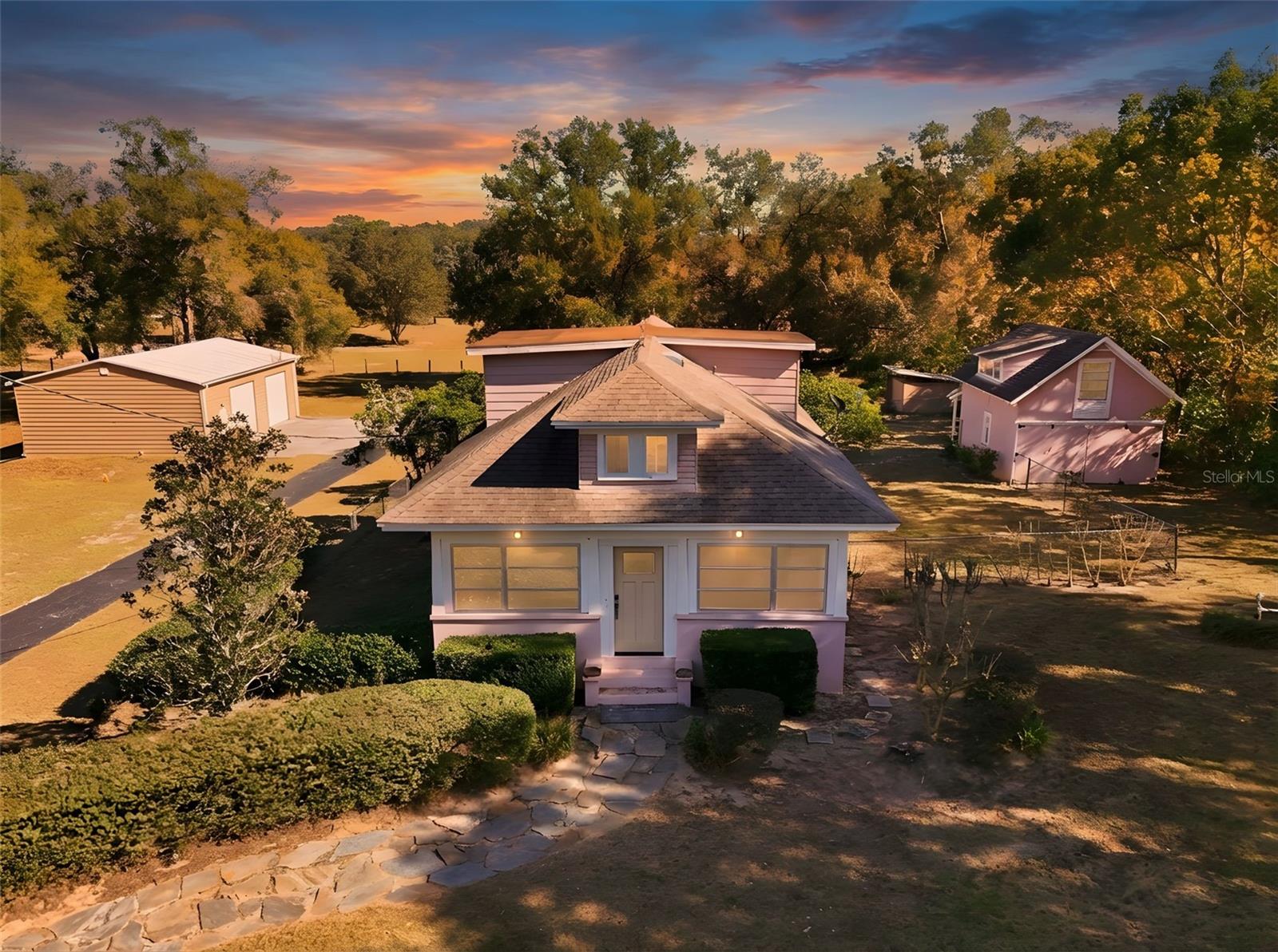 Single Family Residence in SORRENTO, FL - Daniel Dourado