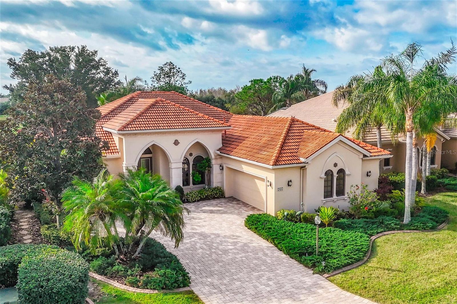 Single Family Residence in LAKEWOOD RANCH, FL - Daniel Dourado