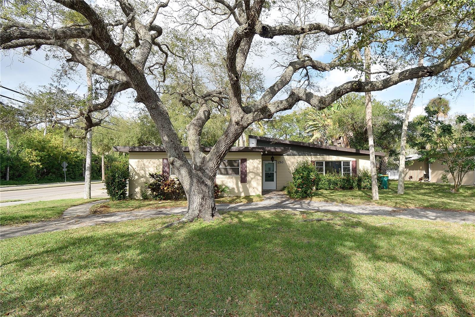 Single Family Residence in COCOA BEACH, FL - Daniel Dourado
