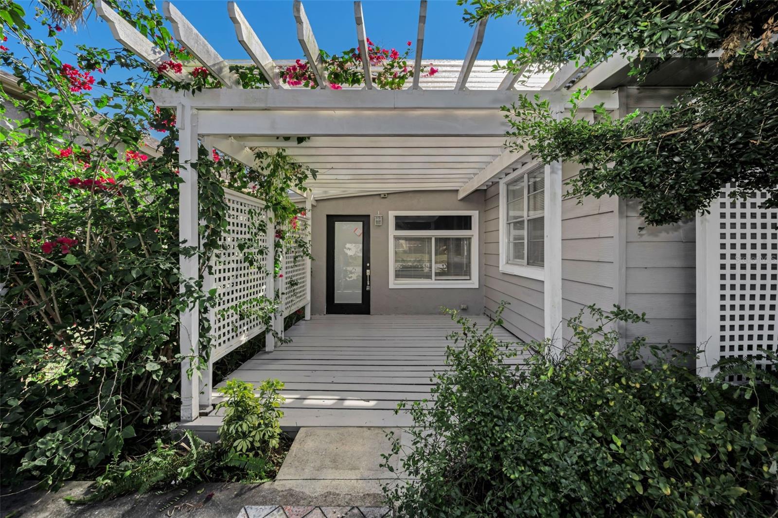 Single Family Residence em TARPON SPRINGS, FL - Daniel Dourado