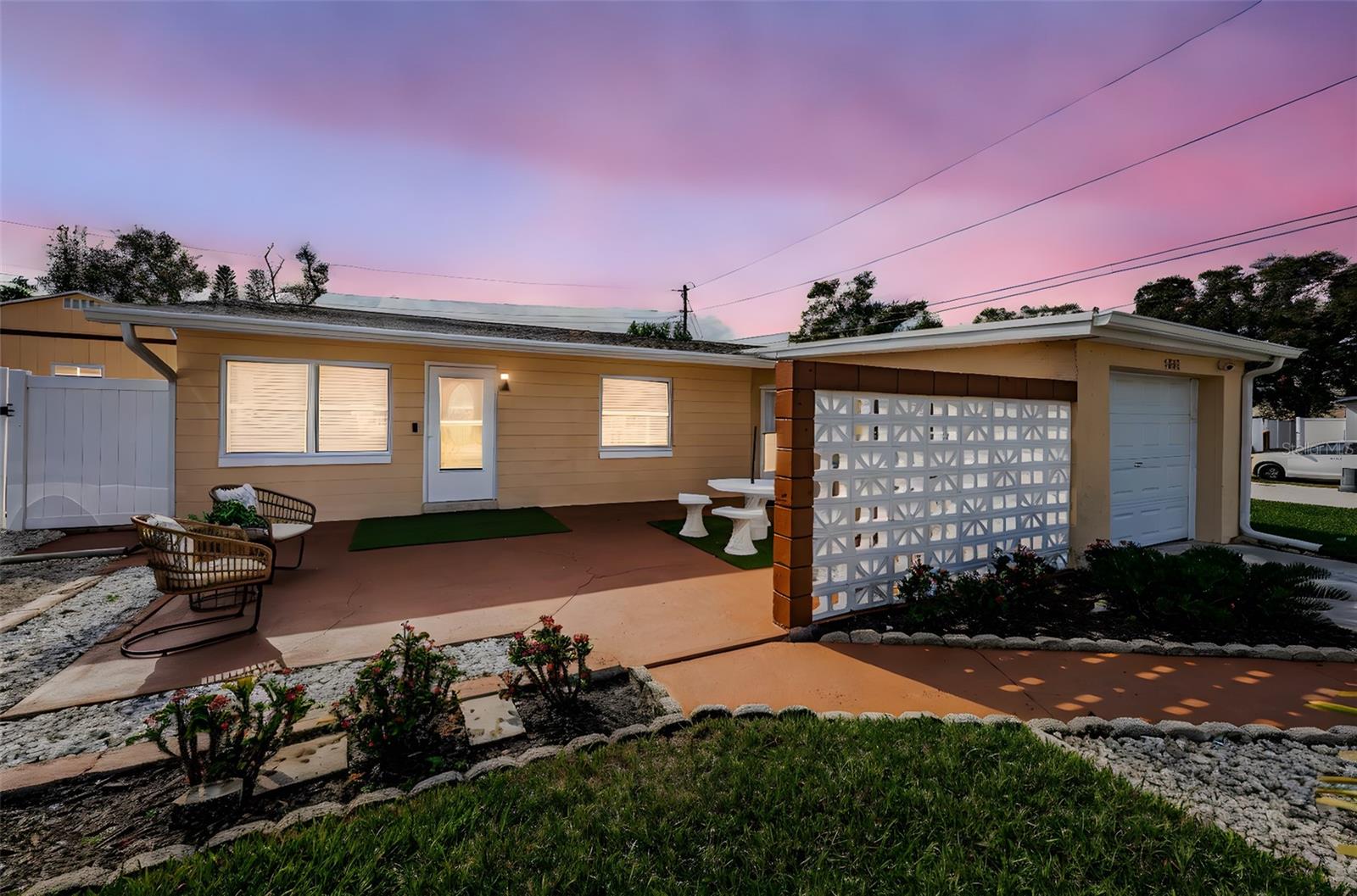 Single Family Residence em PINELLAS PARK, FL - Daniel Dourado