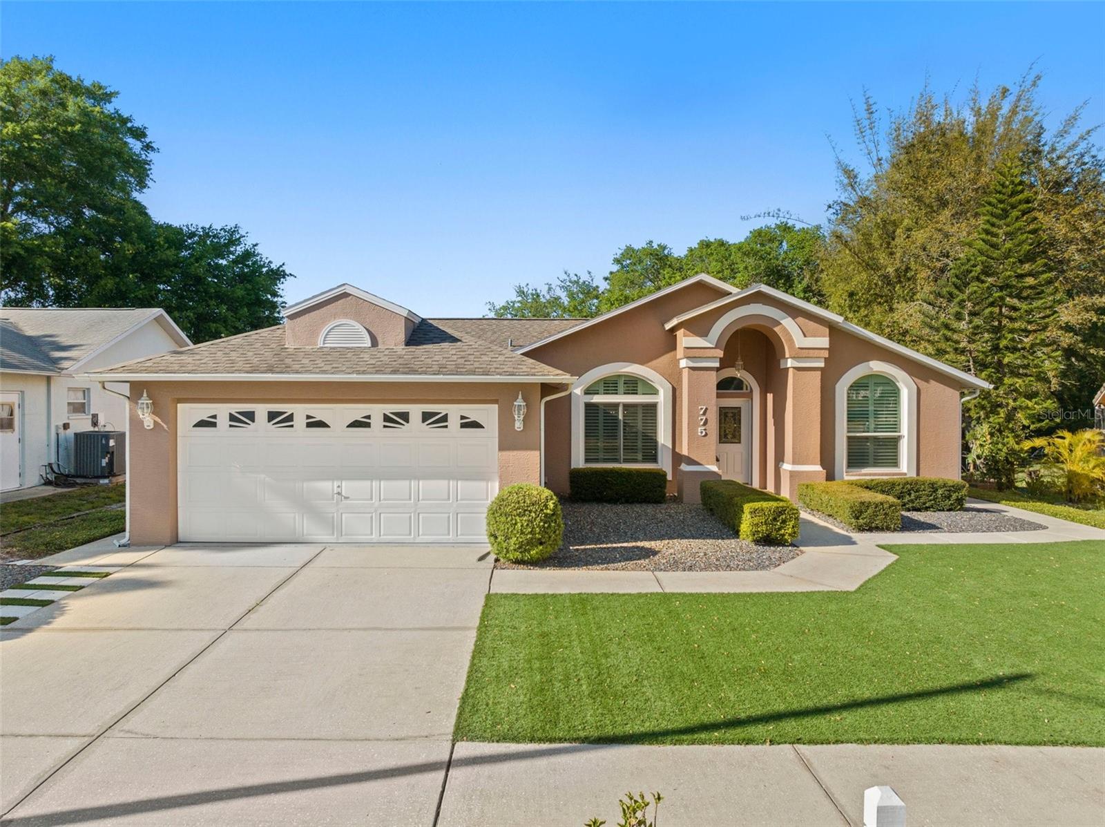 Single Family Residence em TARPON SPRINGS, FL - Daniel Dourado