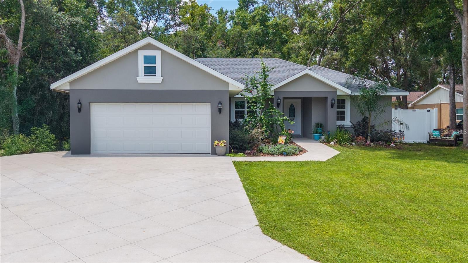 Single Family Residence in SUMMERFIELD, FL - Daniel Dourado