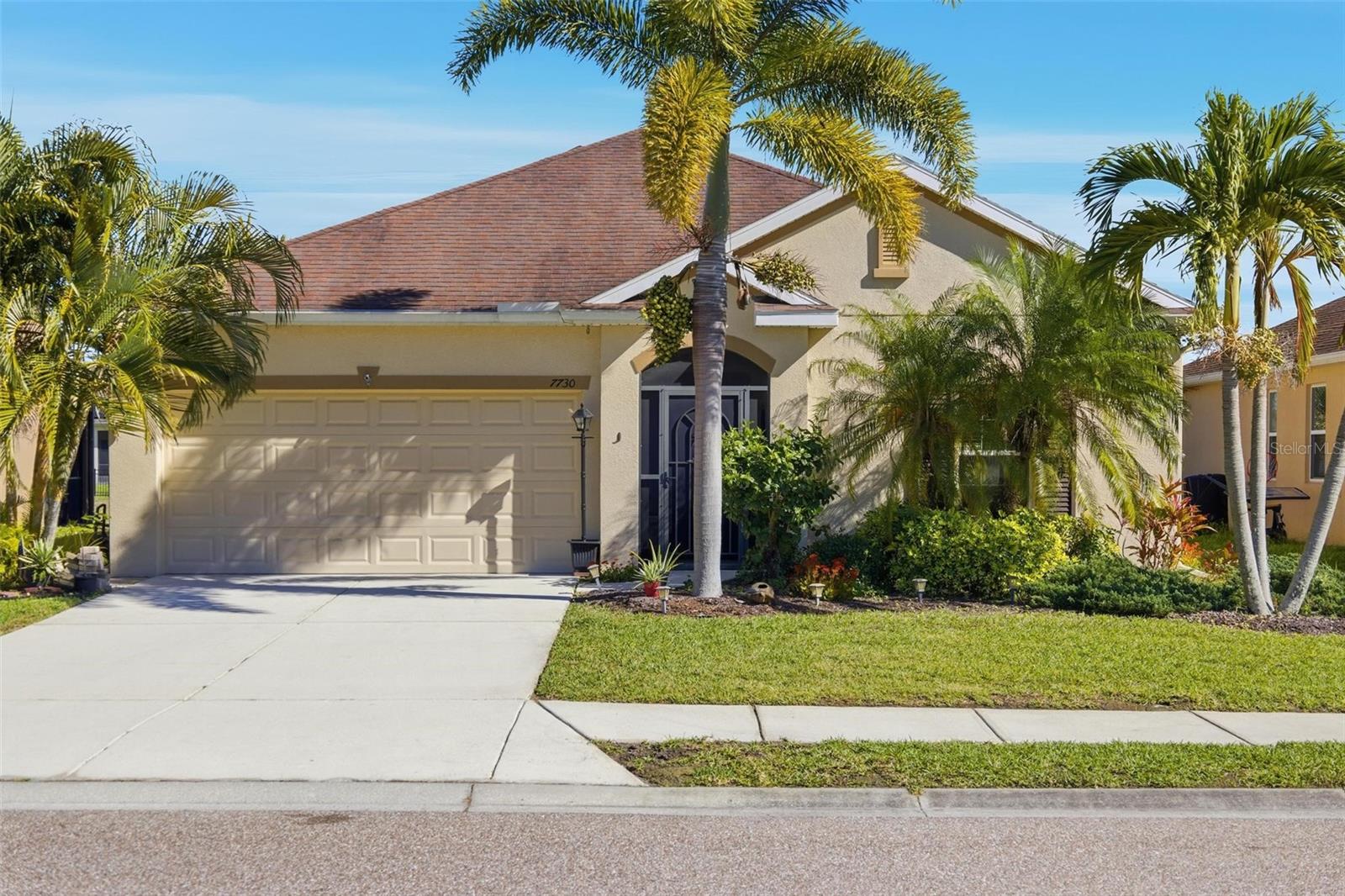 Single Family Residence in PARRISH, FL - Daniel Dourado