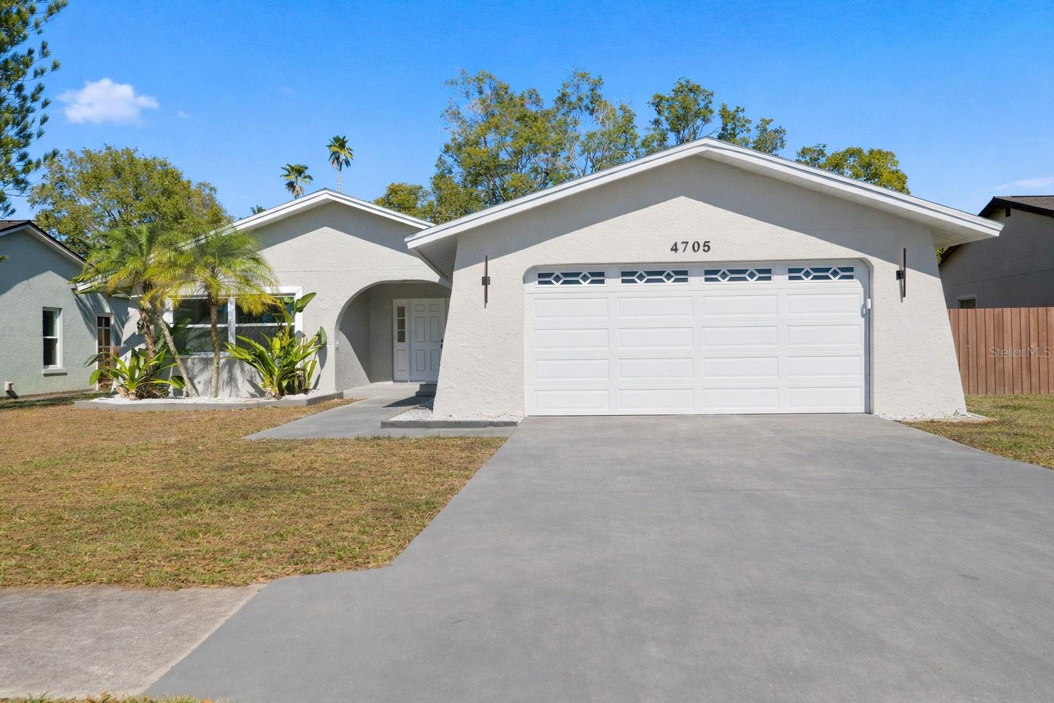 Single Family Residence in TAMPA, FL - Daniel Dourado